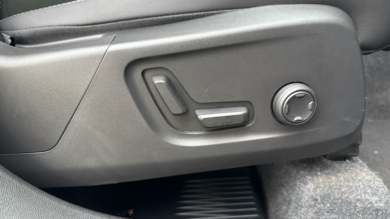 Volvo XC40 2.0 B3P Plus Dark 5dr Auto Petrol Estate